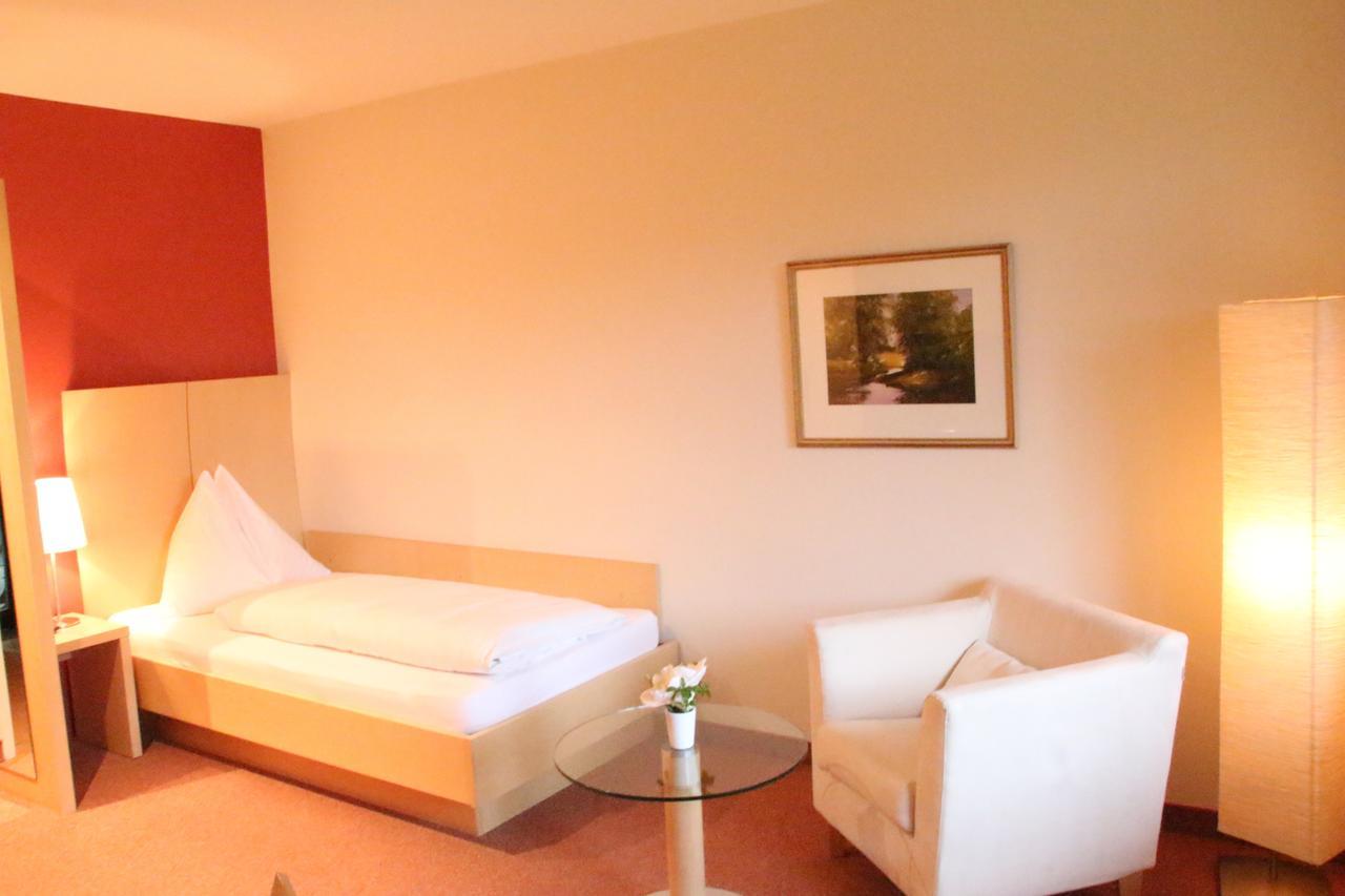 Hotel Alhartinger Hof Leonding Room photo