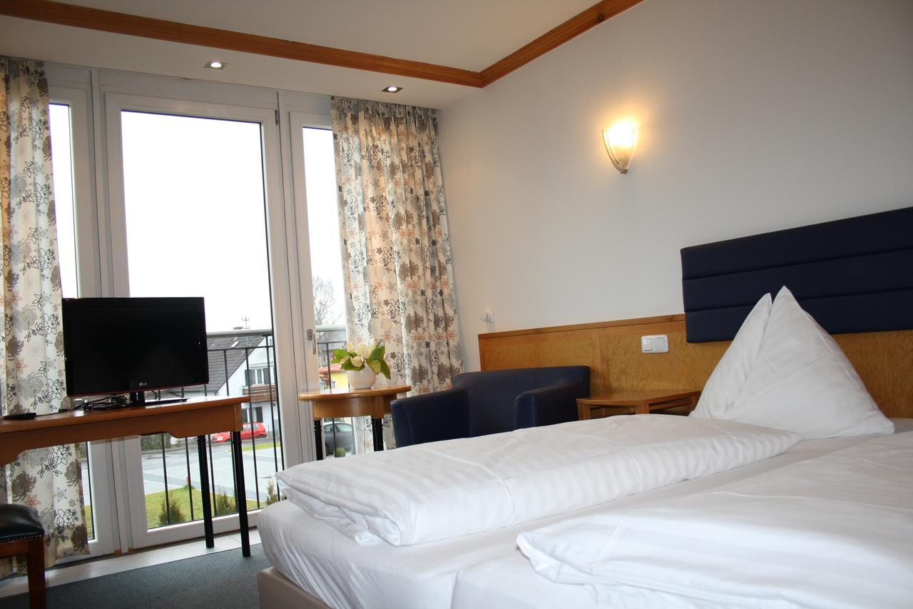 Hotel Alhartinger Hof Leonding Room photo