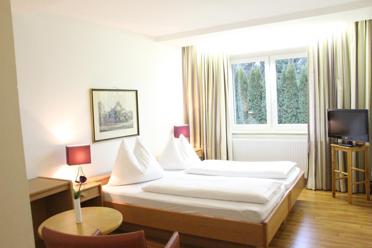 Hotel Alhartinger Hof Leonding Room photo