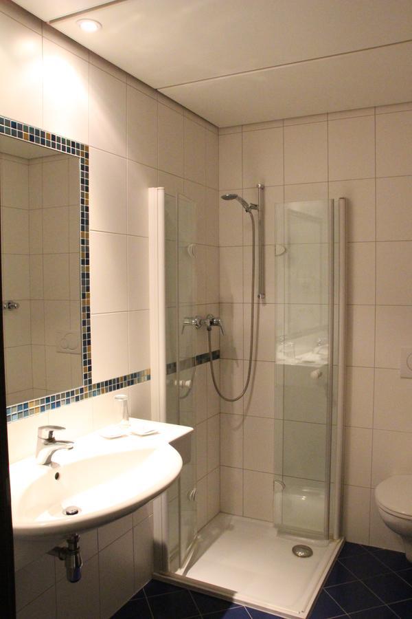 Hotel Alhartinger Hof Leonding Room photo