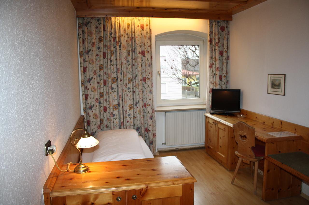 Hotel Alhartinger Hof Leonding Room photo